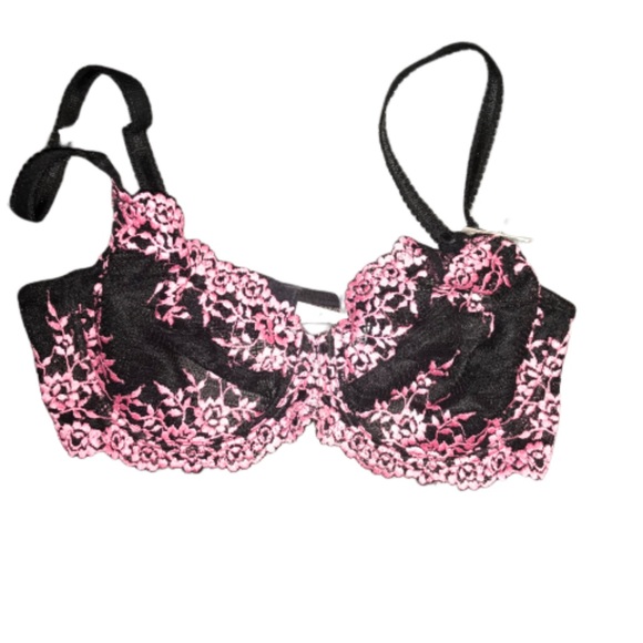 Wacoal Other - Wacoal 36C Lace Embrace NEW 65191